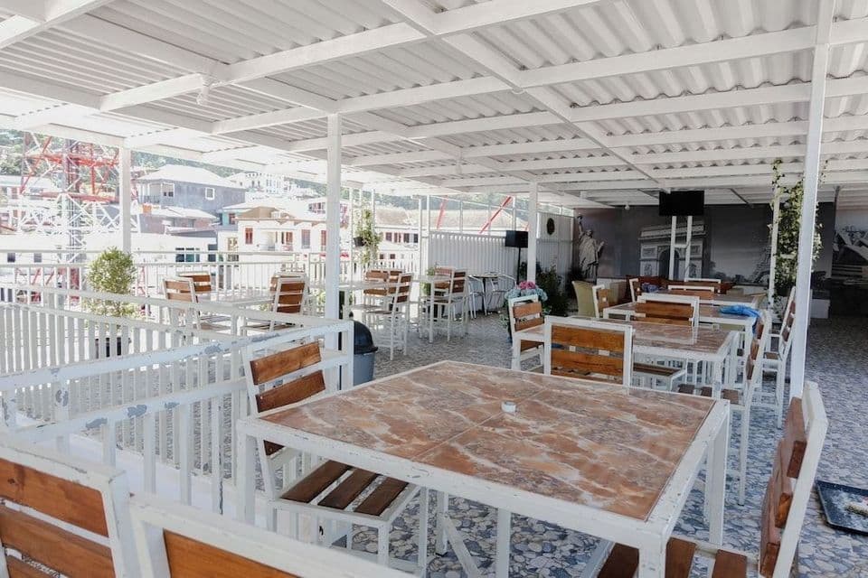 BALKON & MEET ROOM